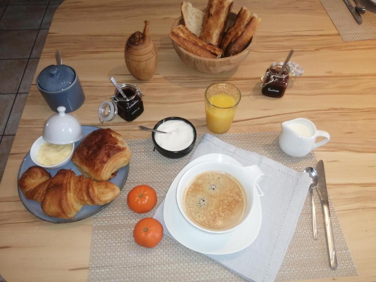 La Maison D'Elise Bed and Breakfast Dollon Exteriör bild